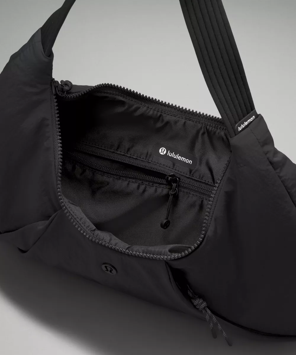 Pleated Shoulder Bag 10L自推出以來便成為lululemon的人氣單品。