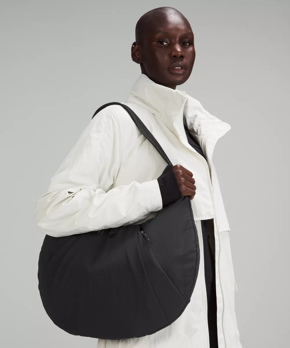 Pleated Shoulder Bag 10L自推出以來便成為lululemon的人氣單品。