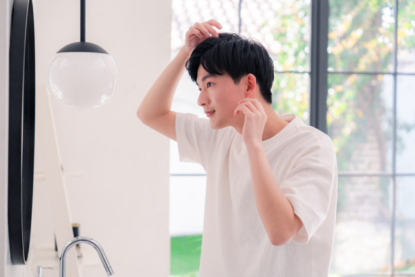 別讓高髮線出賣你的真實年齡！  4個髮型即時救場，1招啟動髮根再生力！