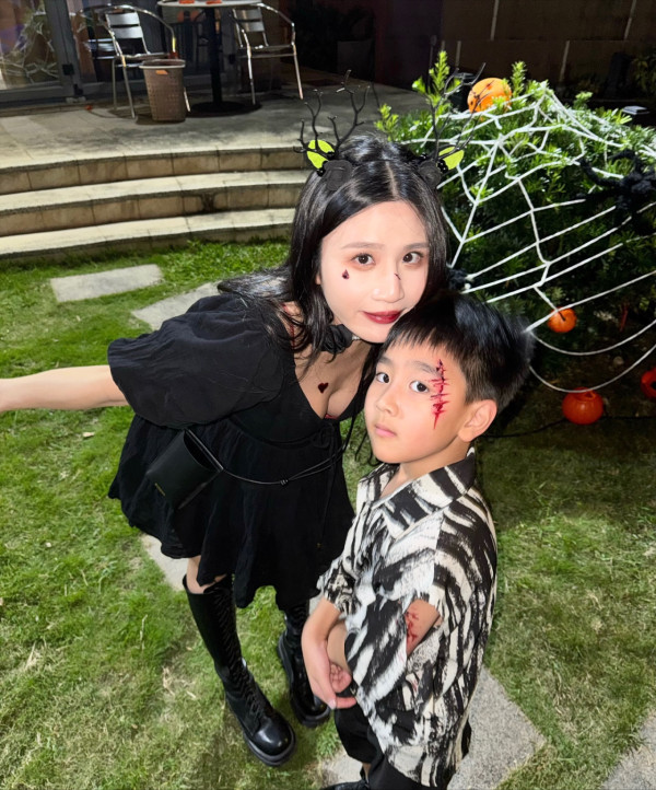 Coffee林芊妤宣布平安誕下第二胎女兒 剖腹產後首曬全家福報喜：妹妹健健康康