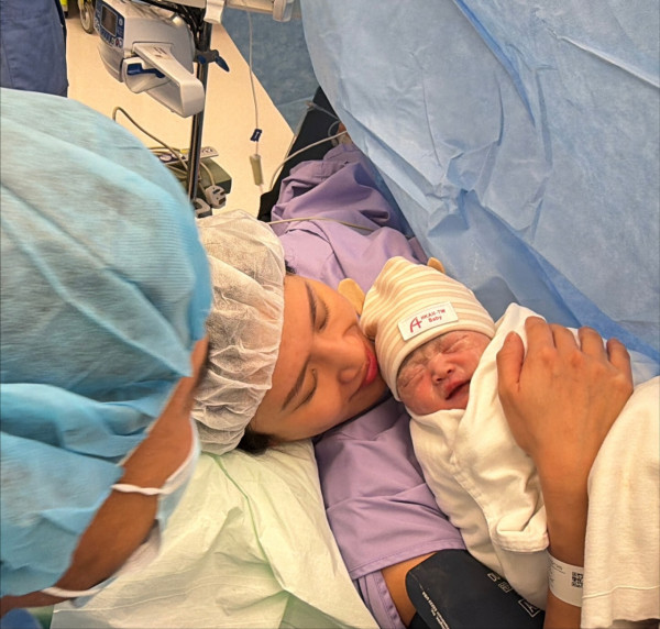 Coffee林芊妤宣布平安誕下第二胎女兒 剖腹產後首曬全家福報喜:妹妹健健康康