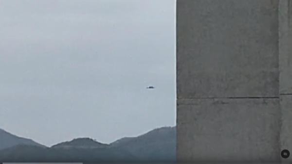 私家車後窗玻璃驚見「5P」  網民直言嘩眾取寵 咁多P會唔會犯法？