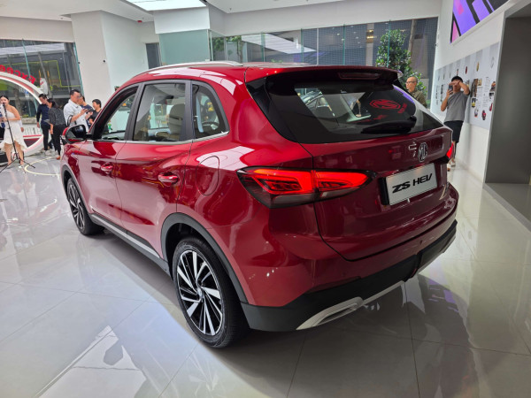  196PS、465Nm！MG ZS HEV 混能動力揭秘 歐洲得獎王比你想像中「好力」？WLTP 油耗數字令人震驚