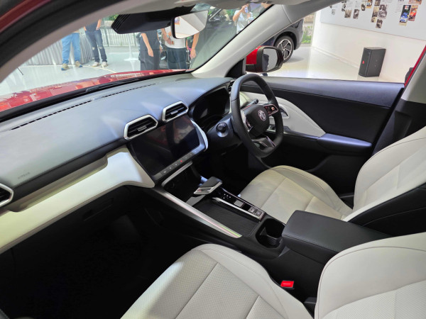  196PS、465Nm！MG ZS HEV 混能動力揭秘 歐洲得獎王比你想像中「好力」？WLTP 油耗數字令人震驚