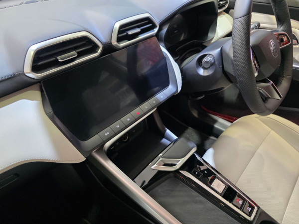  196PS、465Nm！MG ZS HEV 混能動力揭秘 歐洲得獎王比你想像中「好力」？WLTP 油耗數字令人震驚