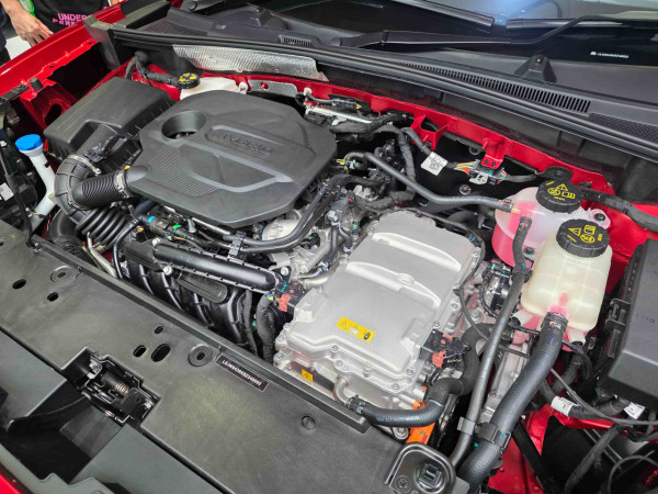  196PS、465Nm！MG ZS HEV 混能動力揭秘 歐洲得獎王比你想像中「好力」？WLTP 油耗數字令人震驚