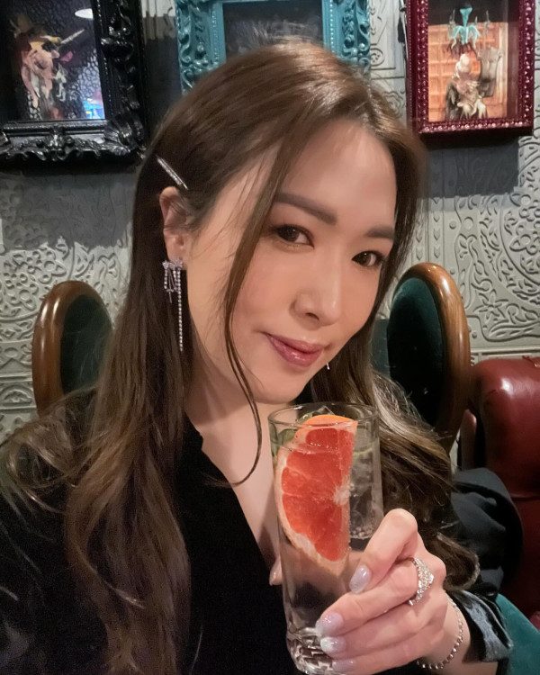 《新聞女王2》片尾曲由誰主唱？41歲神秘女聲係監製「愛將」御用劇集歌手