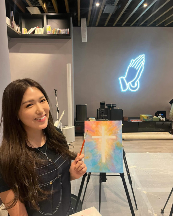 《新聞女王2》片尾曲由誰主唱？41歲神秘女聲係監製「愛將」御用劇集歌手