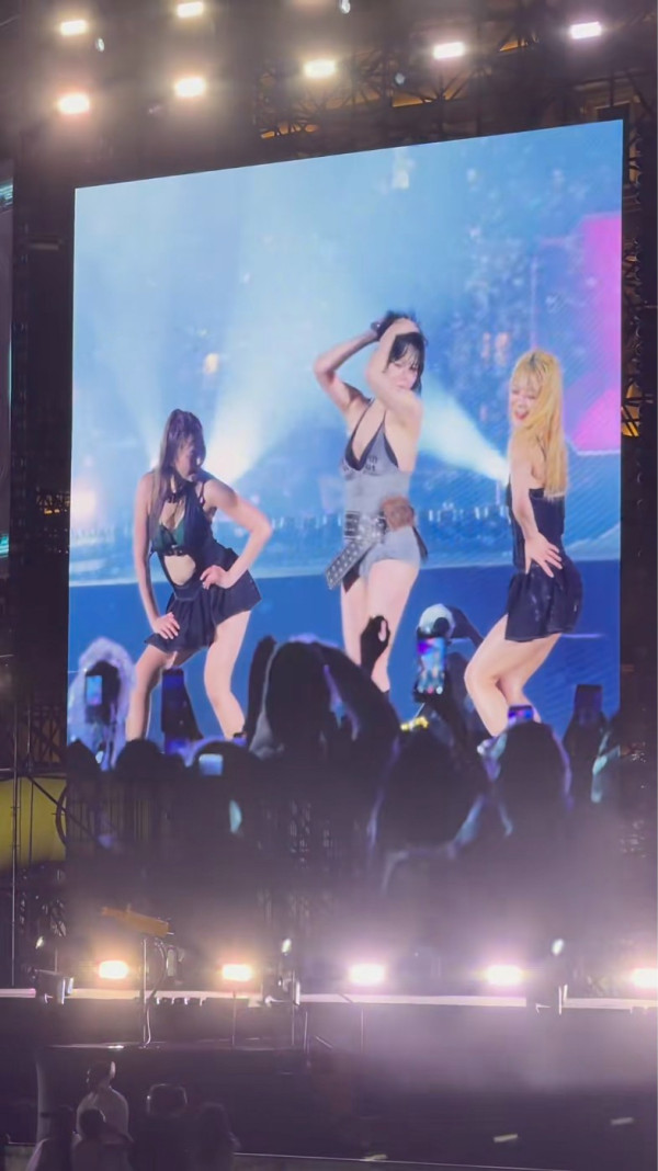 突發｜泫雅澳門音樂節表演中途暈倒 疑失去知覺！需由保鑣即時抬離現場