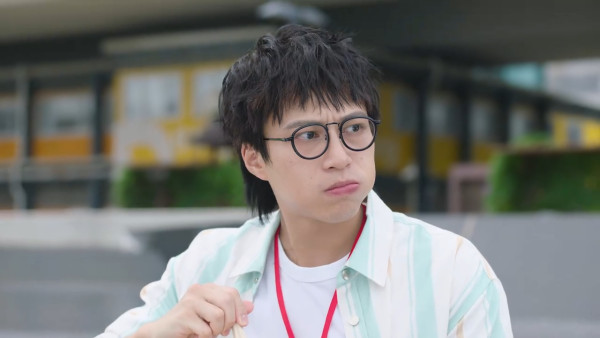 新聞女王2|王敏奕盛世美顏獲激讚零死角 驚青扁嘴樣超可愛!網民:靚到Dum一聲