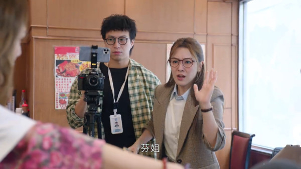 新聞女王2|王敏奕盛世美顏獲激讚零死角 驚青扁嘴樣超可愛!網民:靚到Dum一聲