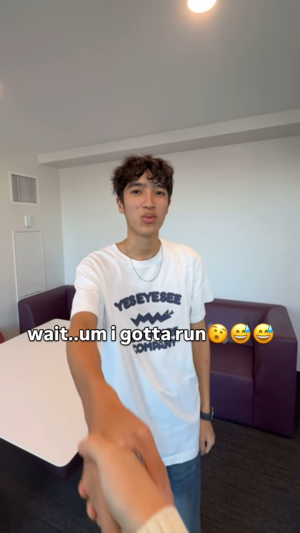 姚焯菲紐約拖實李克勤大仔片段曝光 私下一個曖昧互動惹無限猜測