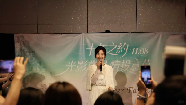 關詠荷罕有現身兌現20年前粉絲約定 淡出多年凍齡狀態驚艷全場