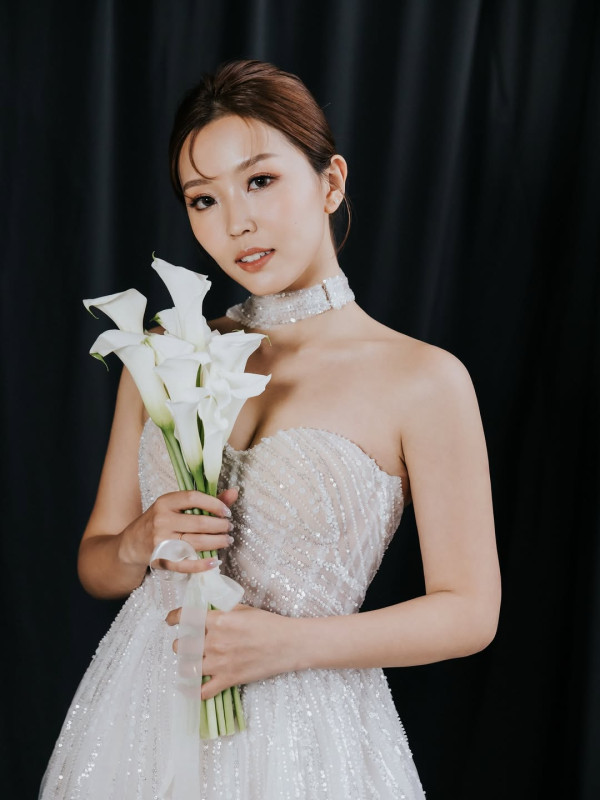 29歲女藝人曝結婚喜訊奢華過大禮 豪晒10對龍鳳鈪！轉型KOL後吸金力驚人