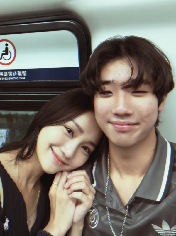 謝安琪貼身聘用18歲小鮮肉男助手！親密依偎合照曝光揭真實身份