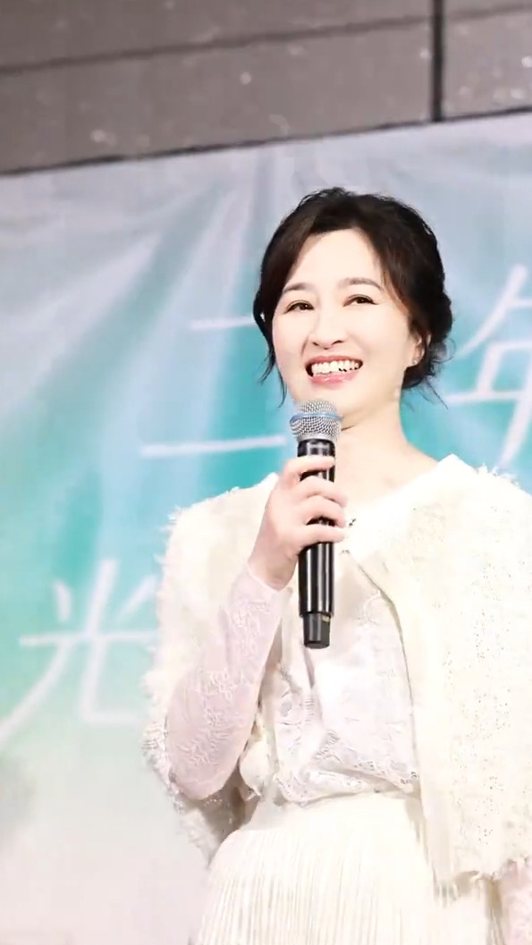 關詠荷罕有現身兌現20年前粉絲約定 淡出多年凍齡狀態驚艷全場