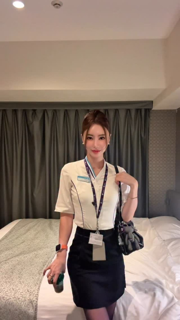 國泰日籍空姐顏值堪比「女團成員」港台爆紅!自拍3秒短片已過百萬人睇