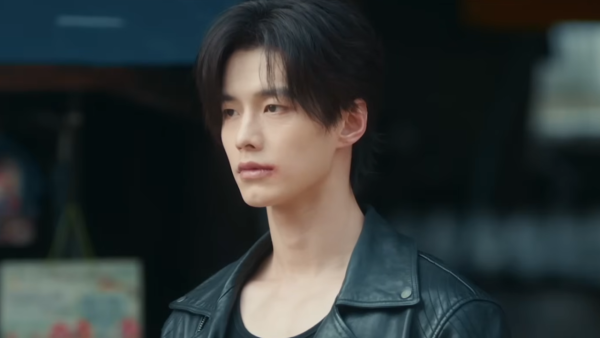 雙軌線上看（圖片來源：YouTube@iQIYIofficial）