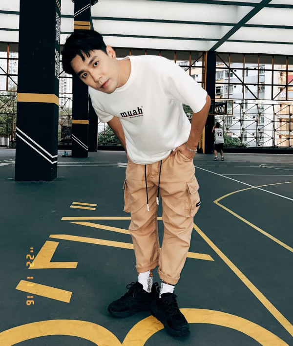 《新聞女王2》37歲男藝人宣佈求婚成功！沖繩夕陽浪漫下跪晒巨鑽：「She said I do」