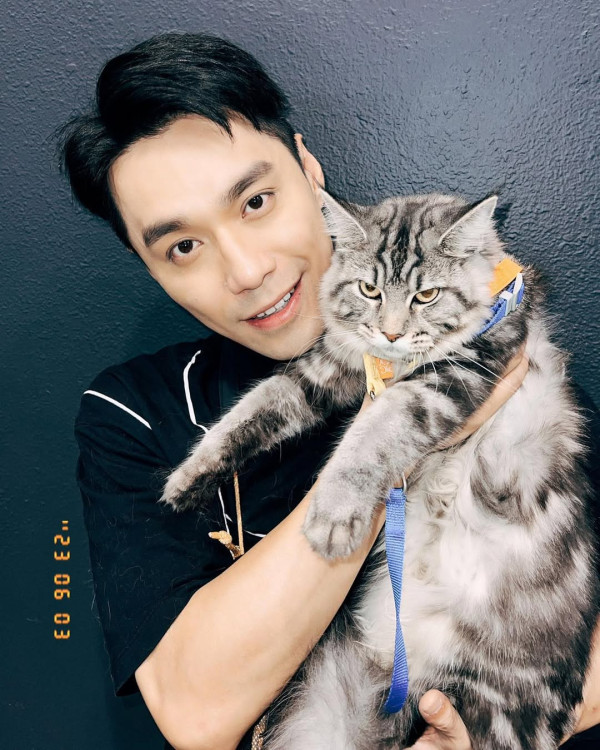 《新聞女王2》37歲男藝人宣佈求婚成功！沖繩夕陽浪漫下跪晒巨鑽：「She said I do」