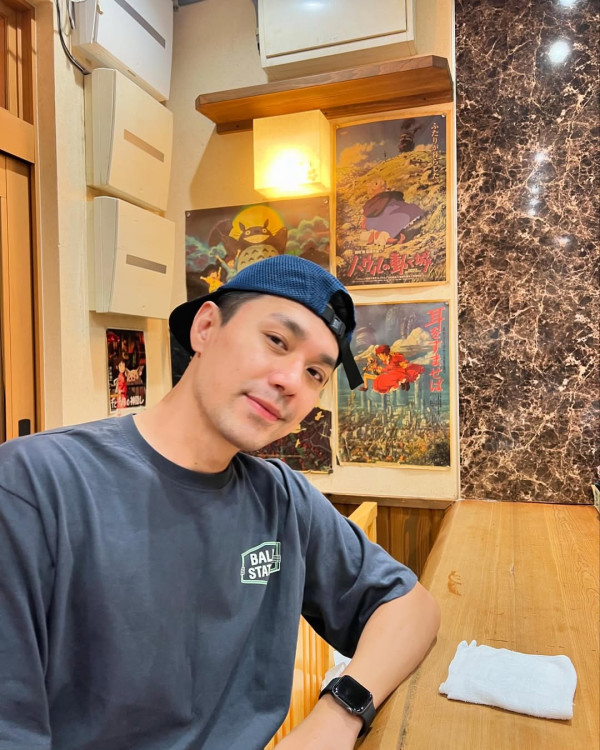 《新聞女王2》37歲男藝人宣佈求婚成功！沖繩夕陽浪漫下跪晒巨鑽：「She said I do」