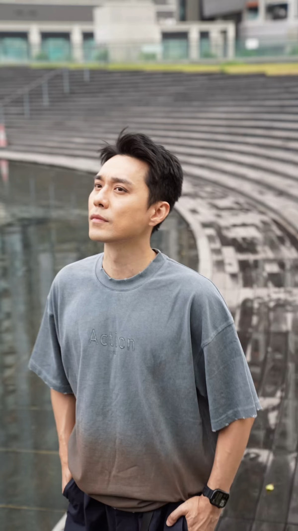 《新聞女王2》37歲男藝人宣佈求婚成功！沖繩夕陽浪漫下跪晒巨鑽：「She said I do」