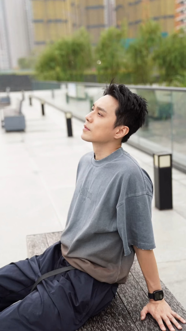 《新聞女王2》37歲男藝人宣佈求婚成功！沖繩夕陽浪漫下跪晒巨鑽：「She said I do」