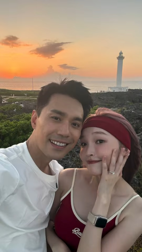 《新聞女王2》37歲男藝人宣佈求婚成功！沖繩夕陽浪漫下跪晒巨鑽：「She said I do」