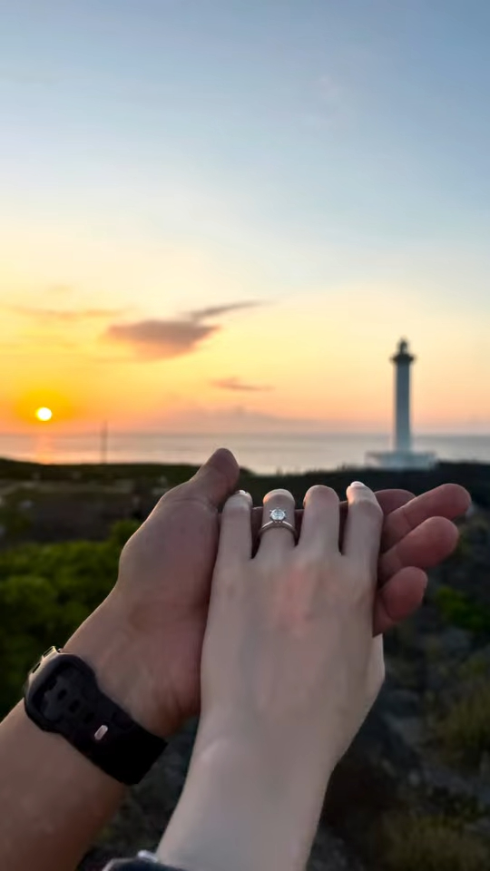 《新聞女王2》37歲男藝人宣佈求婚成功！沖繩夕陽浪漫下跪晒巨鑽：「She said I do」