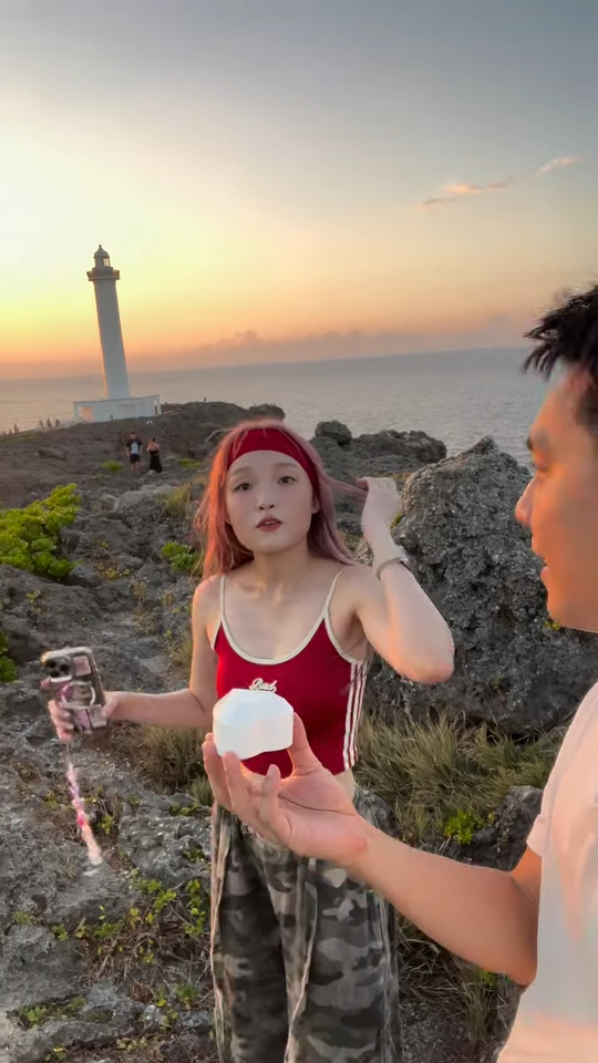 《新聞女王2》37歲男藝人宣佈求婚成功！沖繩夕陽浪漫下跪晒巨鑽：「She said I do」