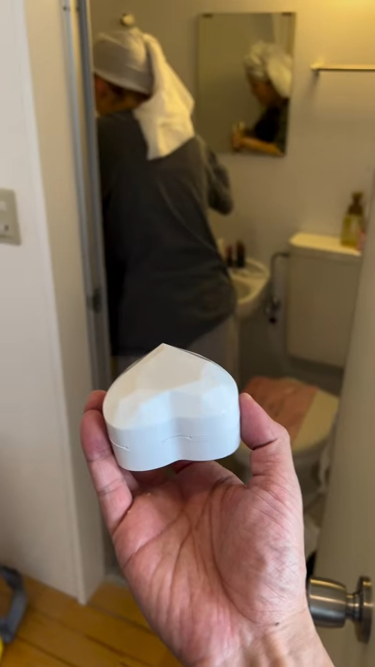 《新聞女王2》37歲男藝人宣佈求婚成功！沖繩夕陽浪漫下跪晒巨鑽：「She said I do」