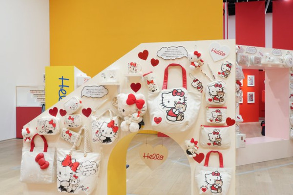 Kitty迷朝聖!Hello Kitty展台北5大區見證Kitty50年蛻變 限定周邊商品主題拍貼機搶先看