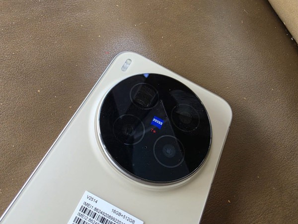 【開箱實測】vivo X300 Pro 挑戰單反？ 2 億像素長焦+CIPA 5.5 級防震可追加長焦鏡