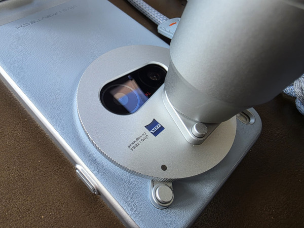 【開箱實測】vivo X300 Pro 挑戰單反？ 2 億像素長焦+CIPA 5.5 級防震可追加長焦鏡