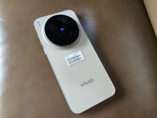 【開箱實測】vivo X300 Pro 挑戰單反？ 2 億像素長焦+CIPA 5.5 級防震可追加長焦鏡