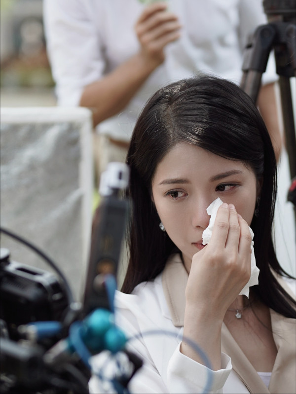 金式森林｜陳曉華忘年戀哭別郭晉安演技躍進 哭戲層次分明！直認最深刻一場戲