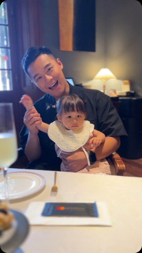32歲TVB男藝人宣布太太第三度懷孕！全家福報喜三年抱三願望成真
