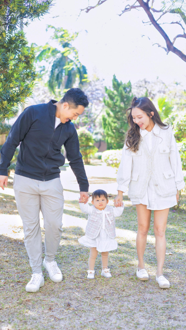 32歲TVB男藝人宣布太太第三度懷孕！全家福報喜三年抱三願望成真