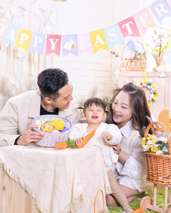 32歲TVB男藝人宣布太太第三度懷孕！全家福報喜三年抱三願望成真