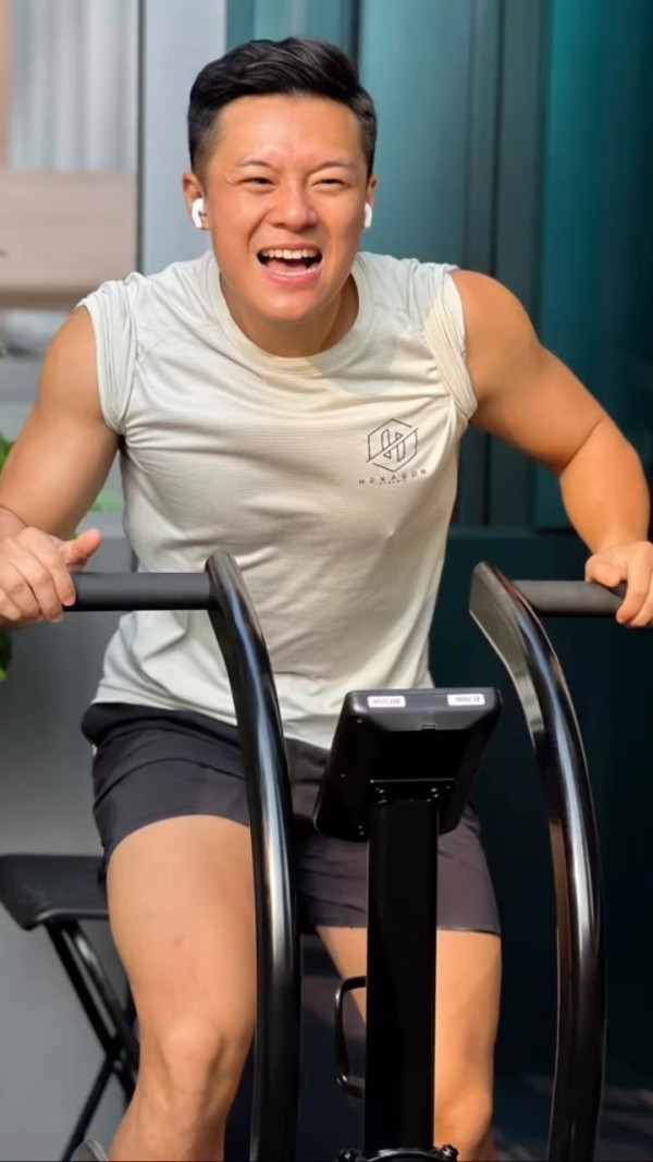 32歲TVB男藝人宣布太太第三度懷孕！全家福報喜三年抱三願望成真