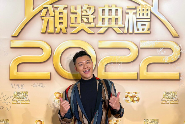 32歲TVB男藝人宣布太太第三度懷孕！全家福報喜三年抱三願望成真