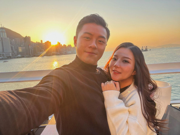 32歲TVB男藝人宣布太太第三度懷孕！全家福報喜三年抱三願望成真