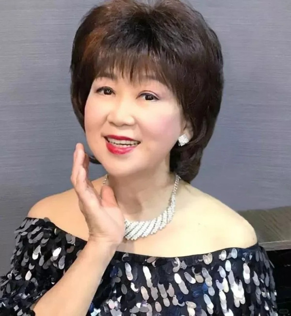 71歲朱咪咪斷崖式暴瘦判若兩人！近照曝光兩年跌足10幾磅驚現「樹根頸」認唔出 