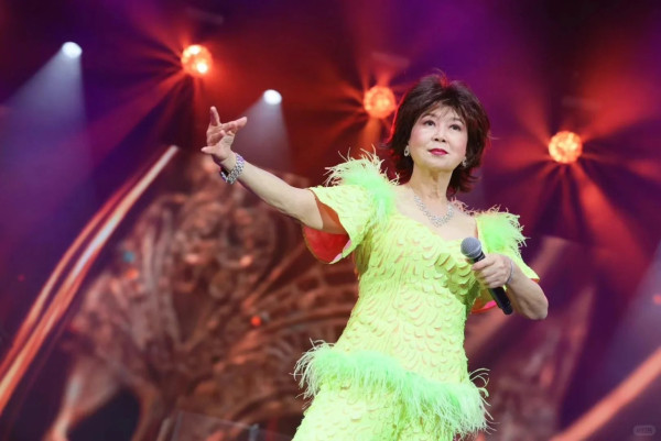 71歲朱咪咪斷崖式暴瘦判若兩人！近照曝光兩年跌足10幾磅驚現「樹根頸」認唔出 