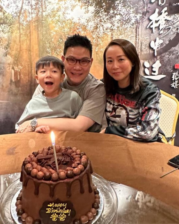 蘇永康被爆背妻密會年輕索女海旁談心 超親暱互動曝光惹出軌嫌疑形象崩壞