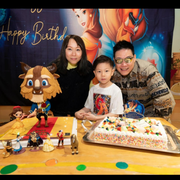 蘇永康被爆背妻密會年輕索女海旁談心 超親暱互動曝光惹出軌嫌疑形象崩壞