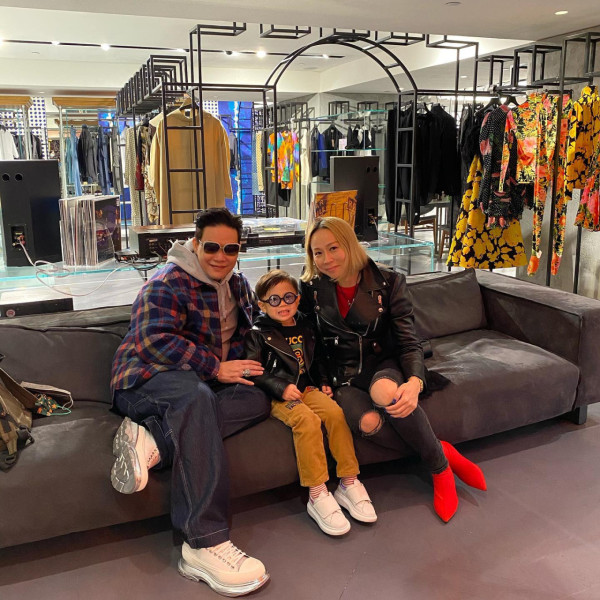 蘇永康被爆背妻密會年輕索女海旁談心 超親暱互動曝光惹出軌嫌疑形象崩壞