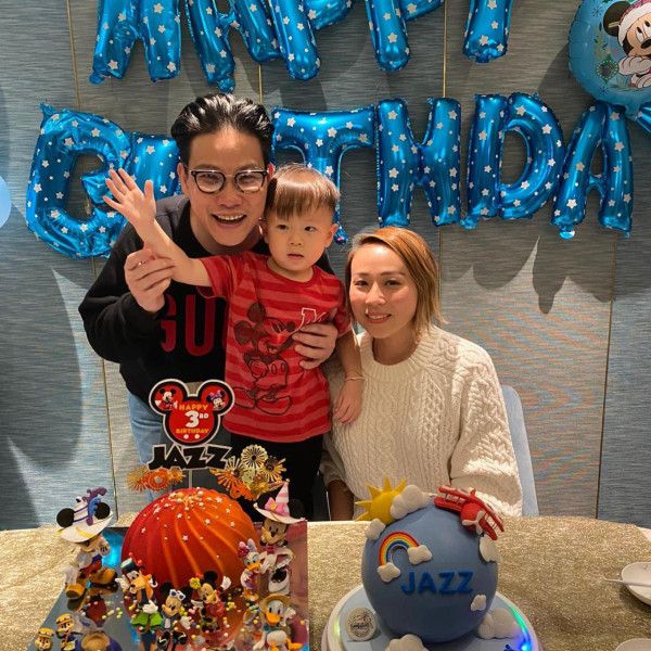 蘇永康被爆背妻密會年輕索女海旁談心 超親暱互動曝光惹出軌嫌疑形象崩壞