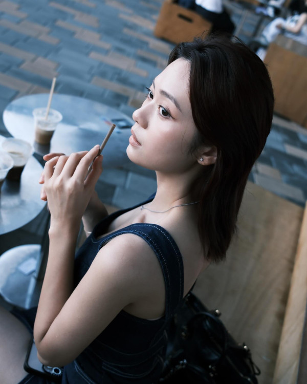 25歲TVB保守小花罕有高炒騷W型事業線 一改乖女形象邪惡晒隱藏級好身材