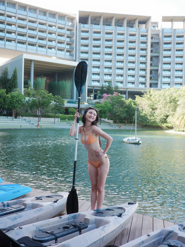 TVB「最索星二代」晒比堅尼相放題 性感側躺騷美胸惹網民激動：「Fit到漏」